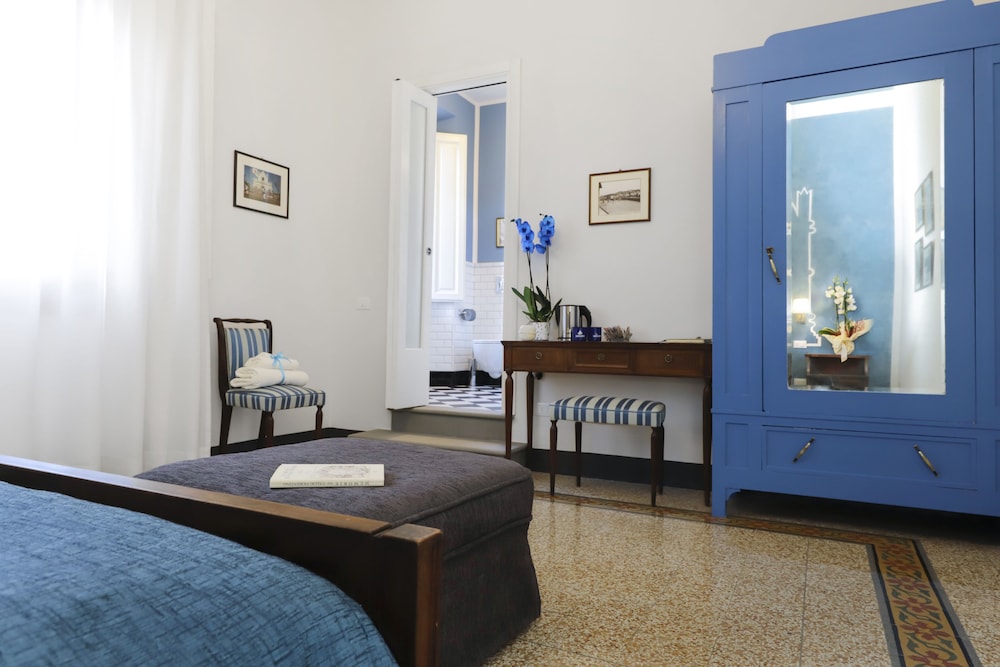 Deluxe Double Room, Private Bathroom photo 2
