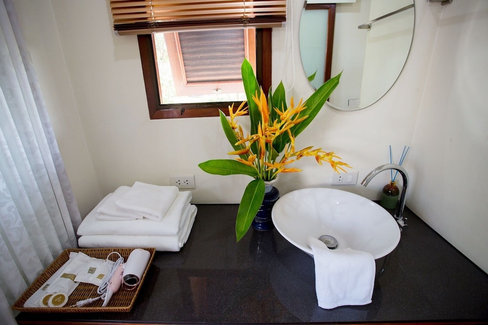 Business Villa, 1 Queen Bed, Terrace, Garden View photo 2