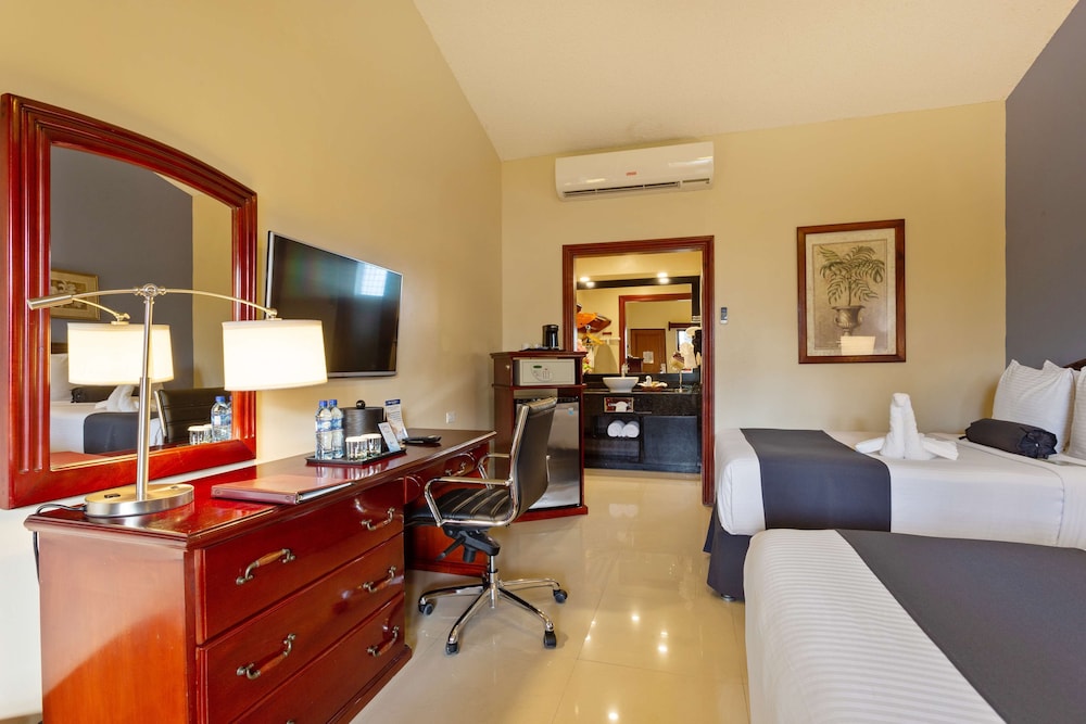 Standard Room, 2 Queen Beds, Non Smoking - Photo 1