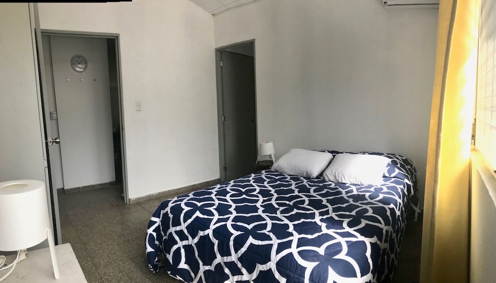Design Studio Suite, 1 Queen Bed with Sofa bed, Kitchenette photo 3