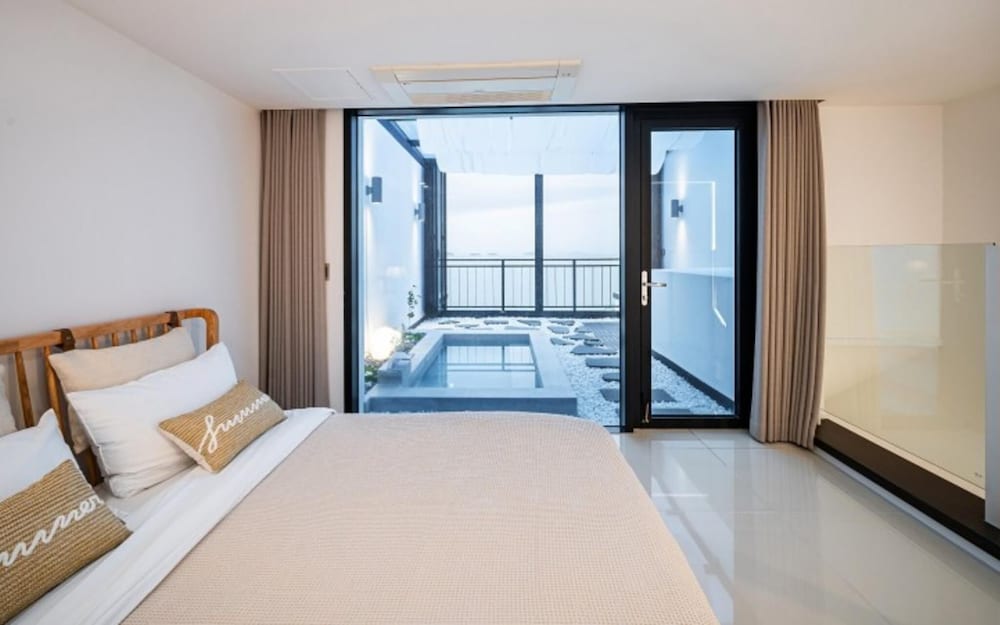 Room (Reve C-02 (Jacuzzi)) - Photo 2