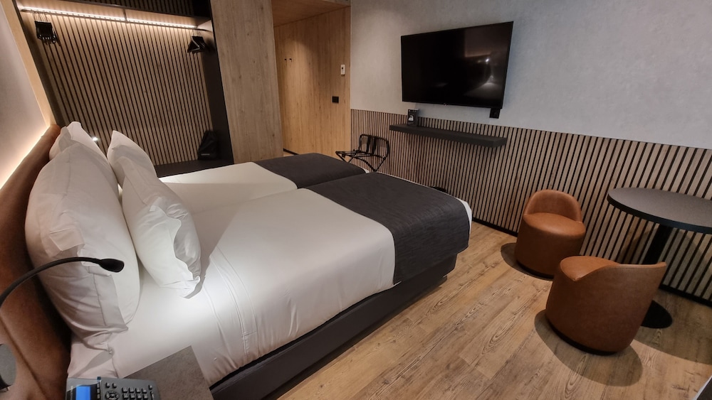 Standard Twin Room - Photo 5