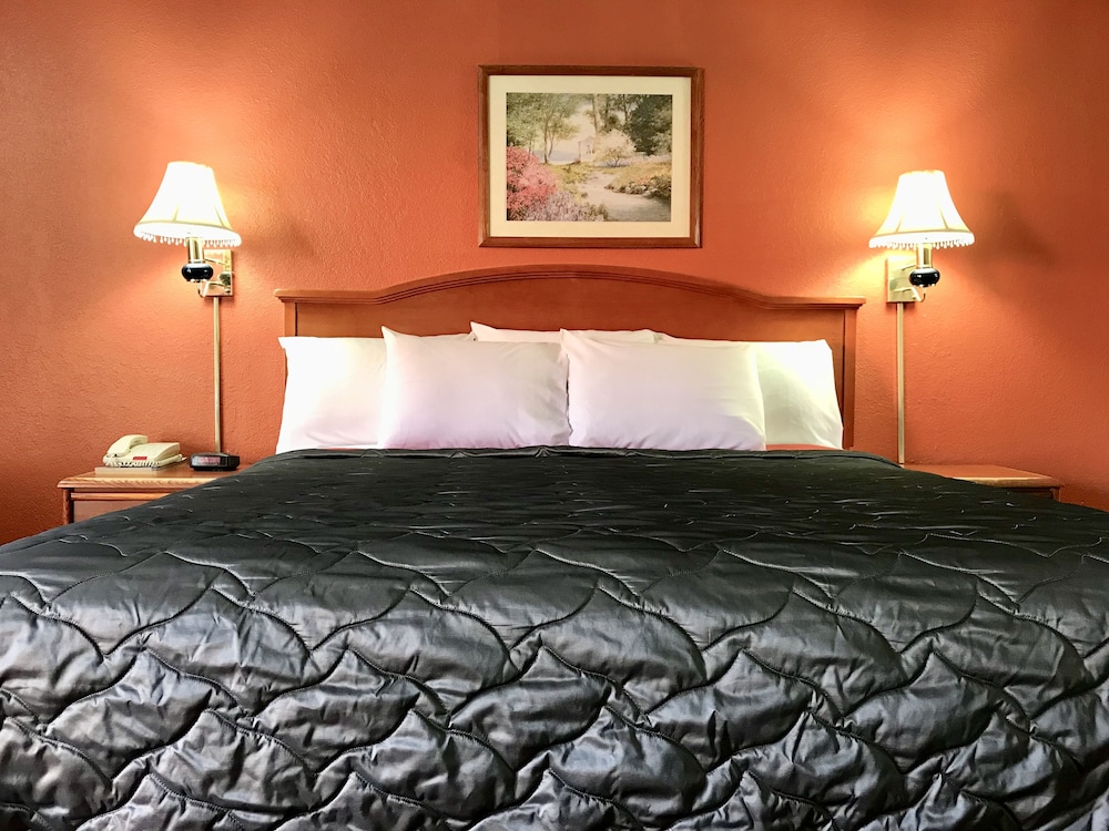 Standard Room, 1 King Bed photo 1
