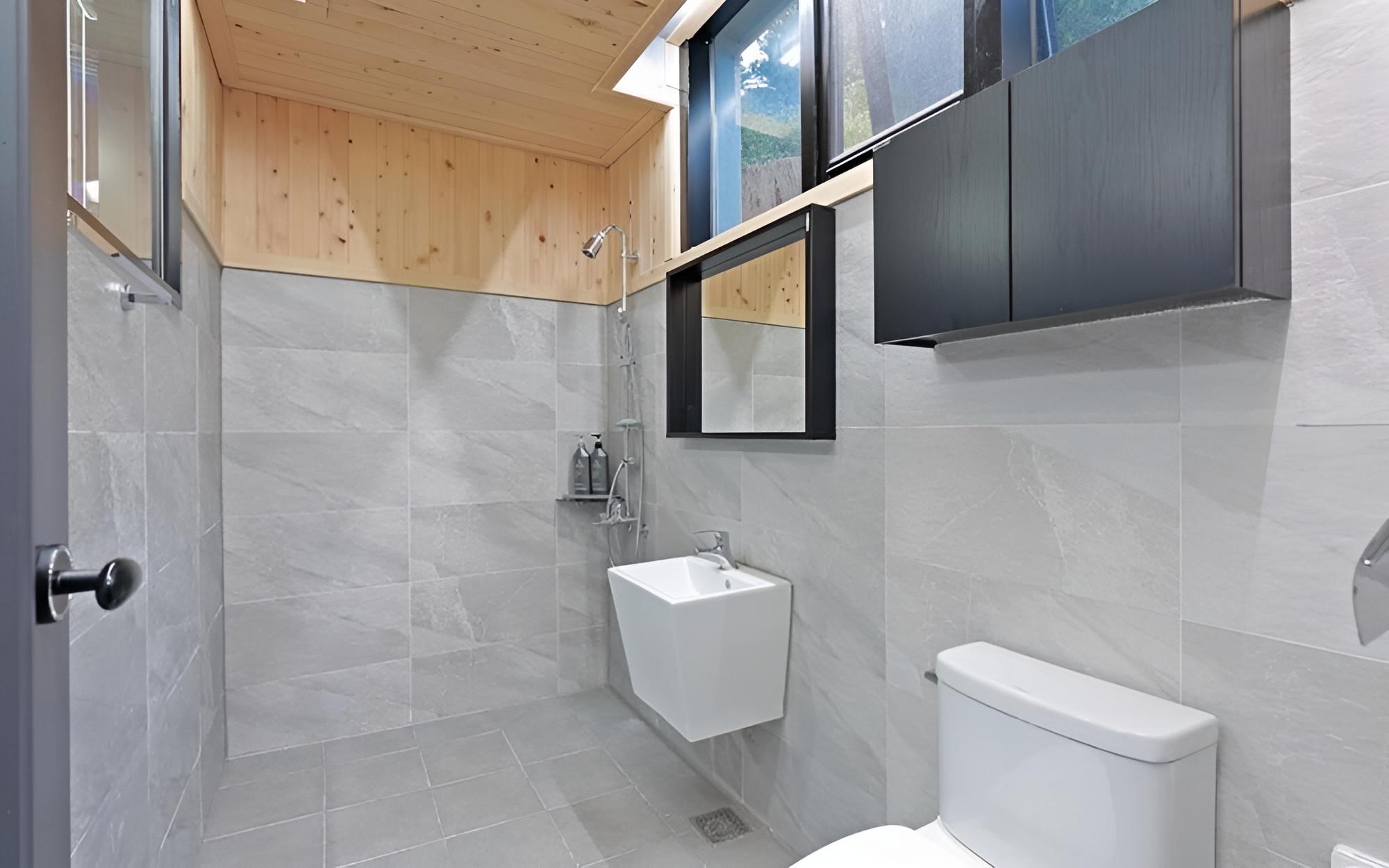 Room (Room 103 (Double layer Spa)) - Photo 8