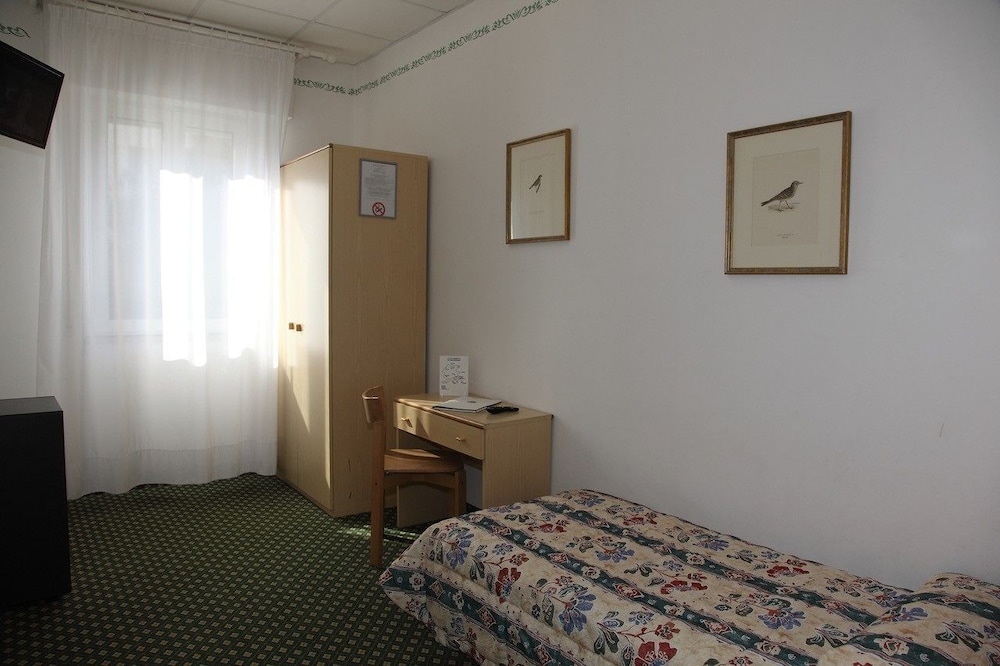 Basic Single Room photo 2
