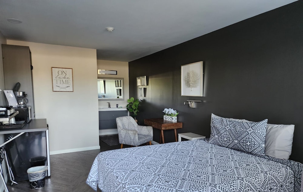 Deluxe Room, 1 Queen Bed