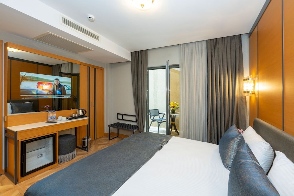 Luxury Double or Twin Room, Lanai, Courtyard View photo 1