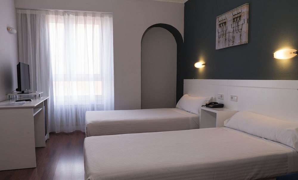 Standard Room - Photo 11