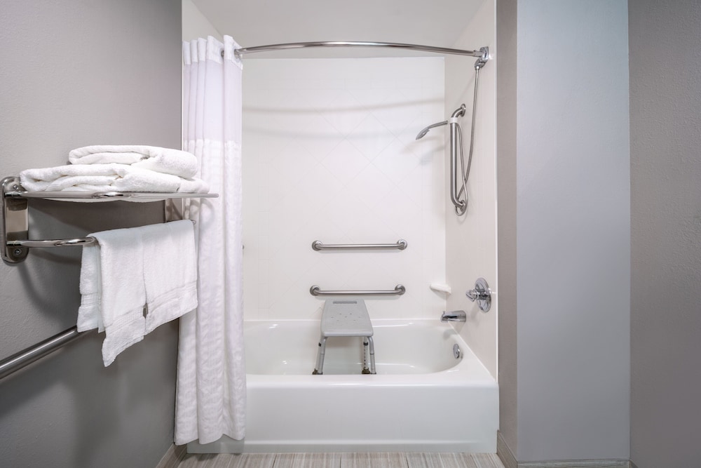 Standard Room, 2 Queen Beds, Mobility Accessible (Communications, Accessible Tub) - Photo 6