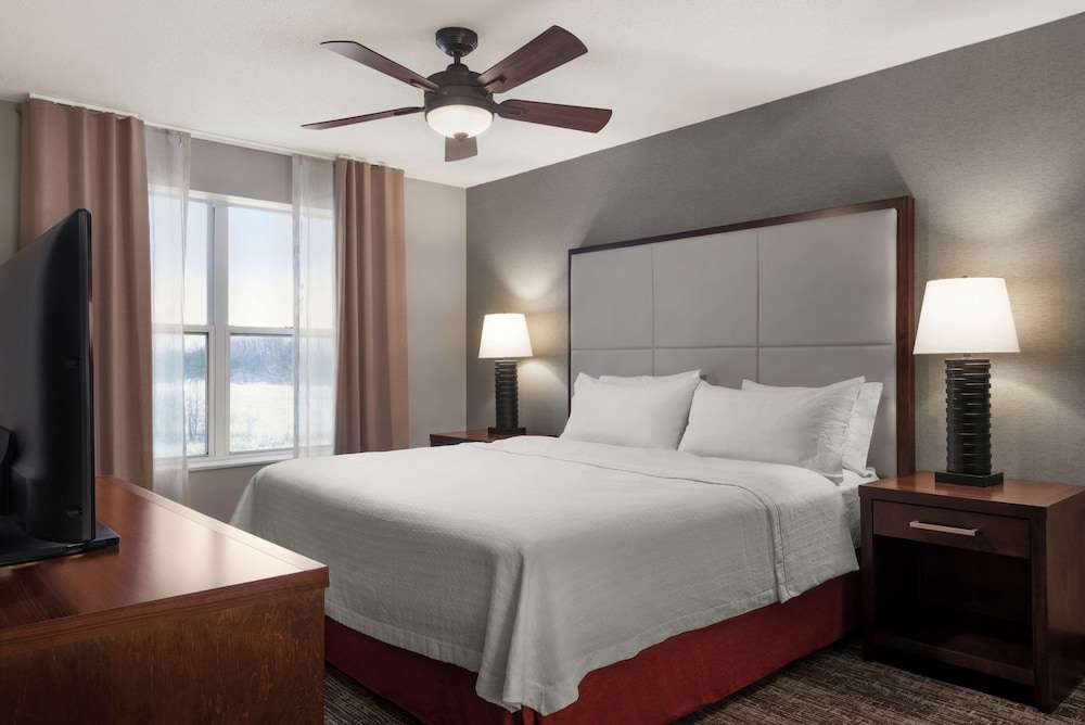 1 King Bed, 1 Bedroom Suite, Non-Smoking - Photo 4