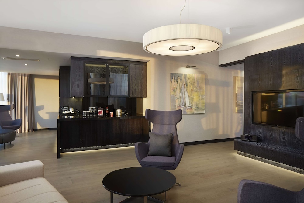 Conrad Suite - Photo 4