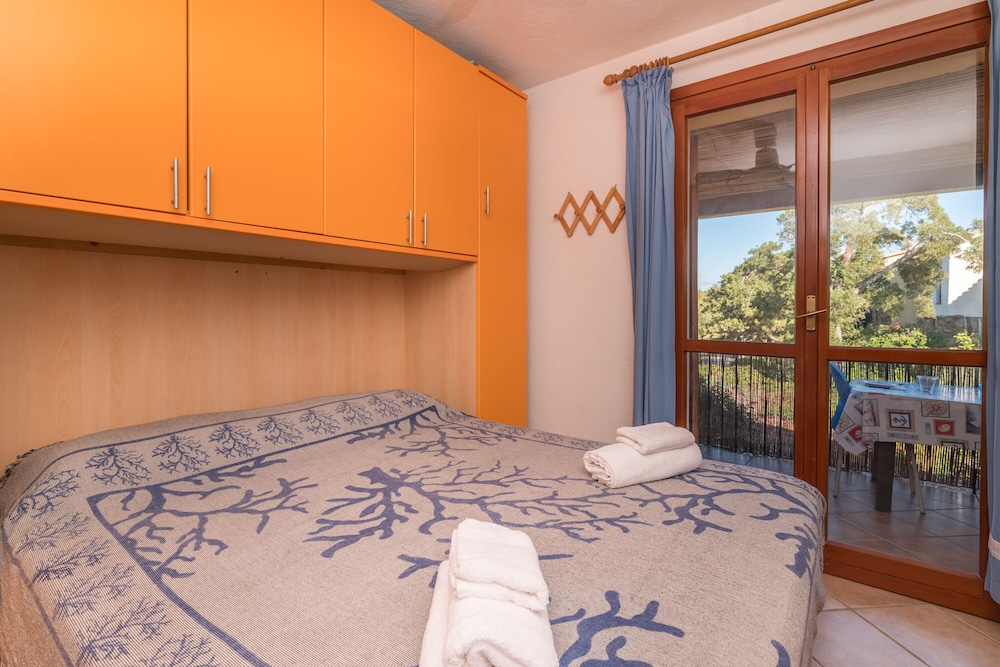 Family Apartment, Multiple Bedrooms (Casa Emozione With Shared Pool)