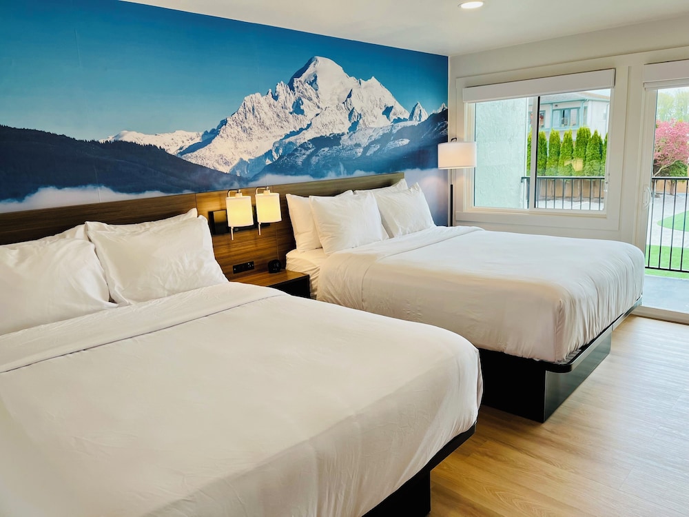 Standard Room, 2 Queen Beds, Non Smoking photo 3