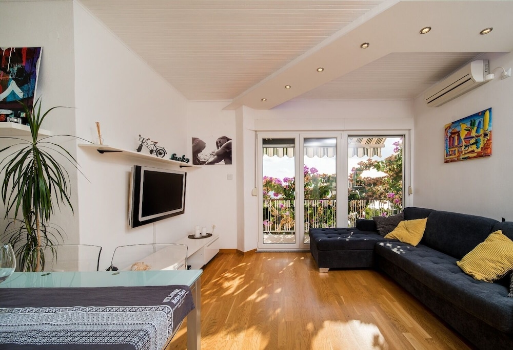 Apartment (Milica - sea view - A1(2+2))