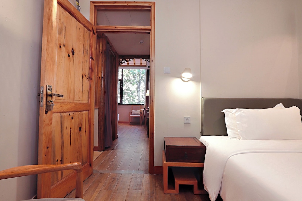 Suite, 2 Bedrooms, Courtyard View photo 2