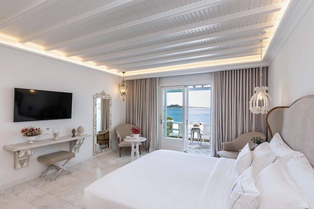 Signature Junior Suite with Sea View - Photo 12