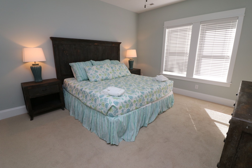 Townhome, 4 Bedrooms & 4 Bathrooms photo 2