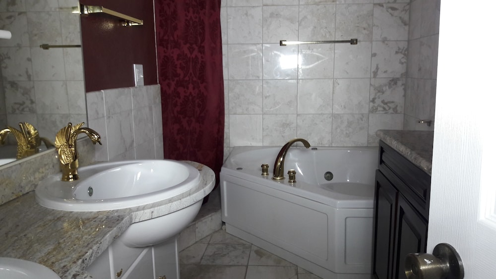 Deluxe Condo, Multiple Beds, Non Smoking photo 2