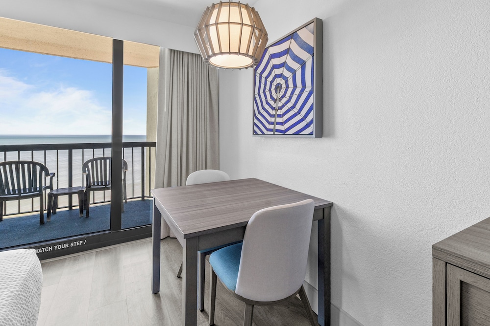 Pinnacle Oceanfront Deluxe King Efficiency - Photo 5