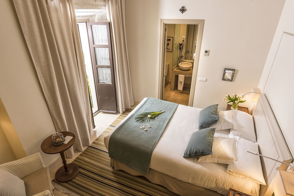 Deluxe Room, 1 Queen Bed, Terrace - Photo 2