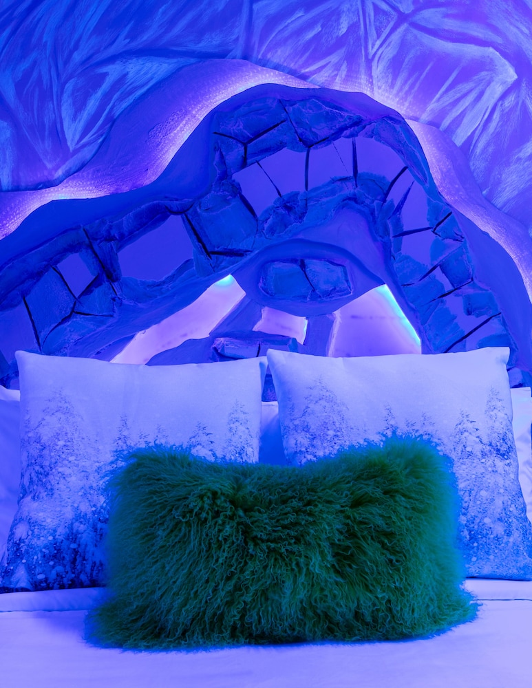 Ice Castle Double Queen photo 3