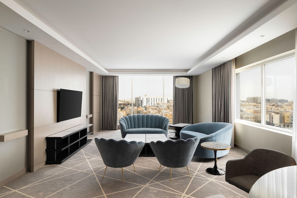 Executive Suite (Lounge Access) - Photo 1