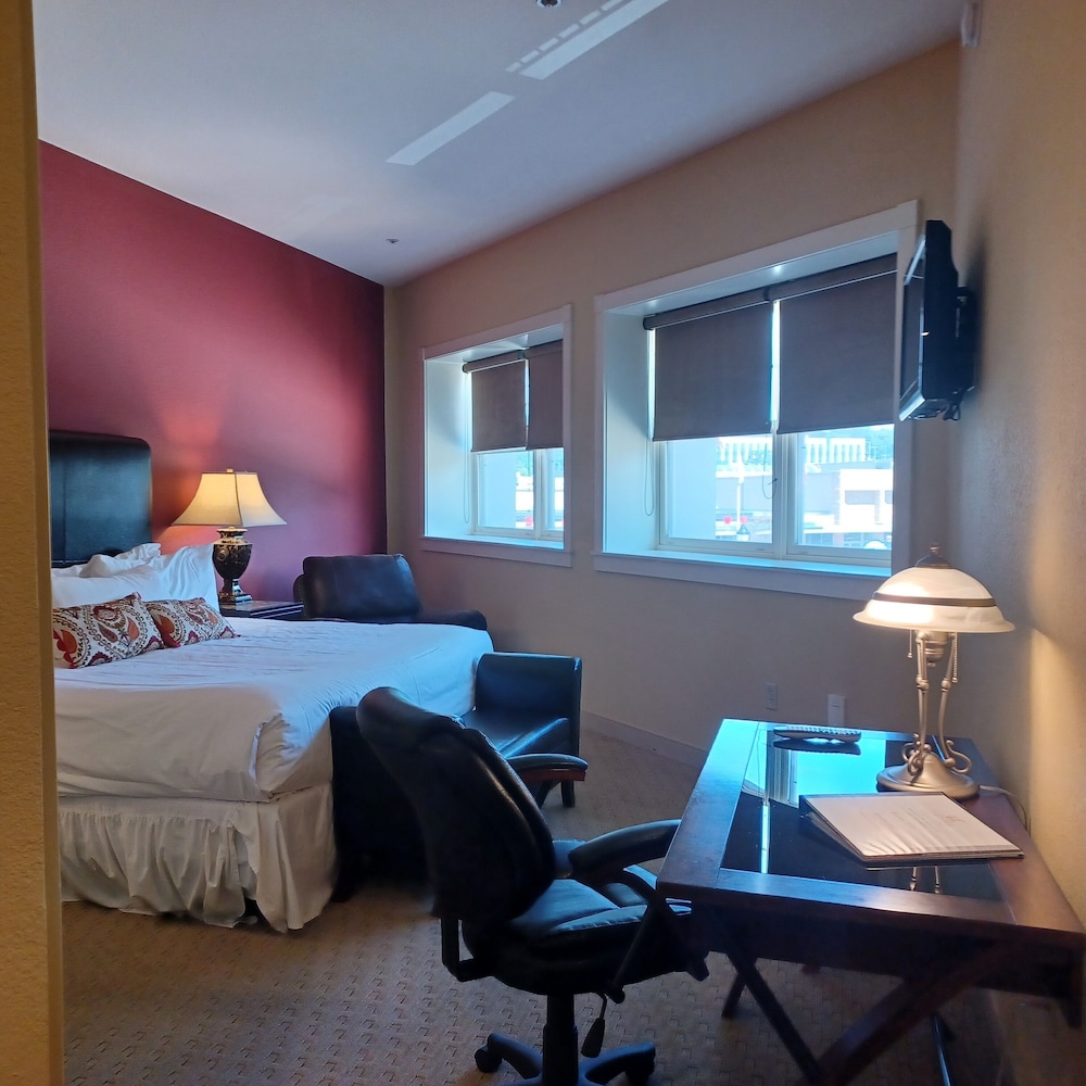 Deluxe Room, 1 King Bed, Jetted Tub, City View
