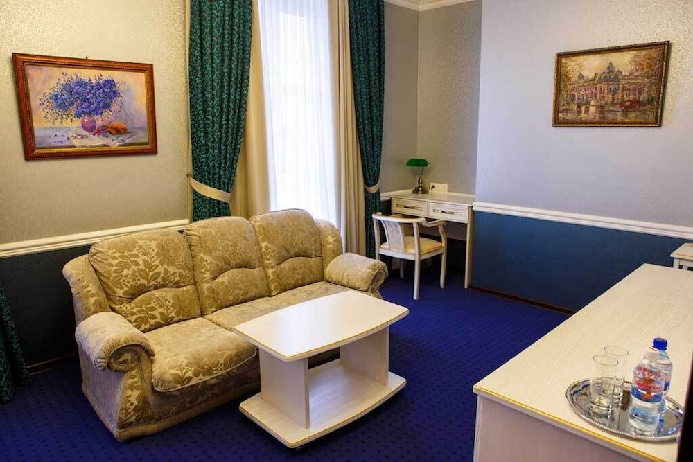 Comfort Suite (With Extra Sofa Bed) photo 2