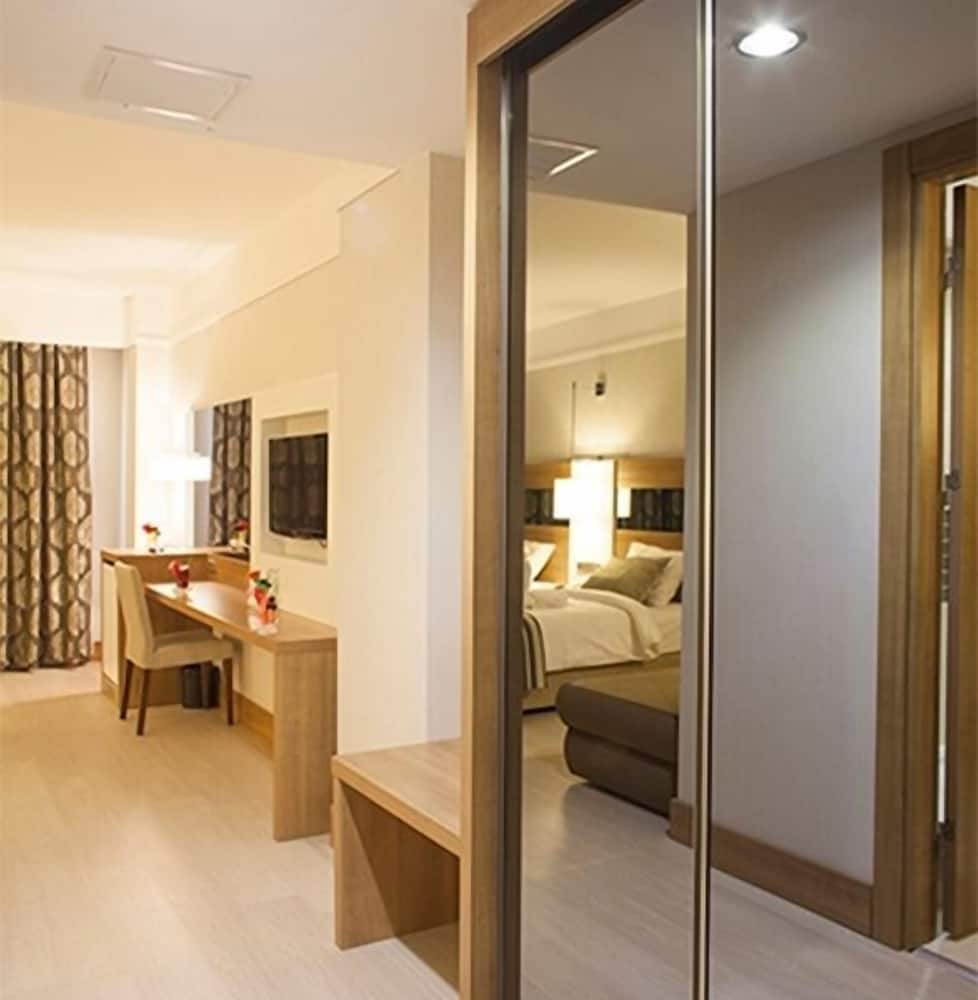 Standard Double or Twin Room photo 3