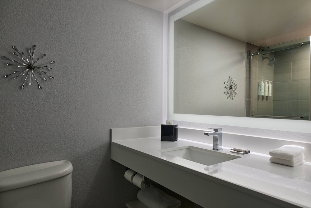 Room, 2 Queen Beds - Photo 5