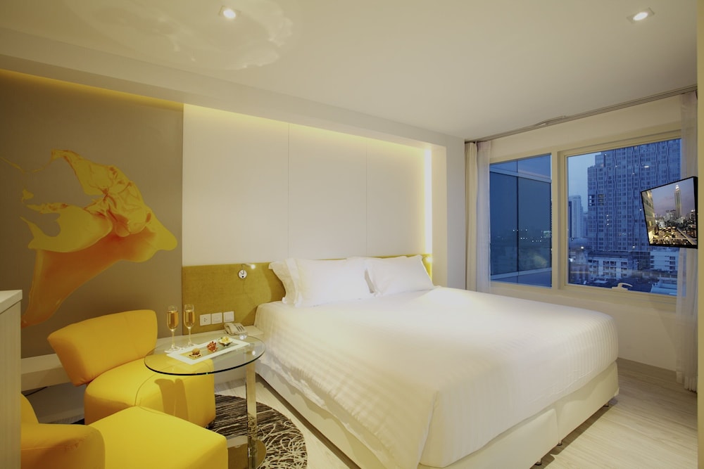 Family Room (Deluxe, Residence King + Bunk Beds) photo 3