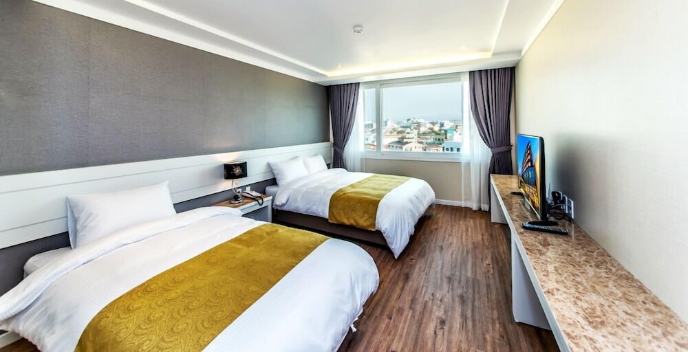 Superior Deluxe Twin Room - Photo 1