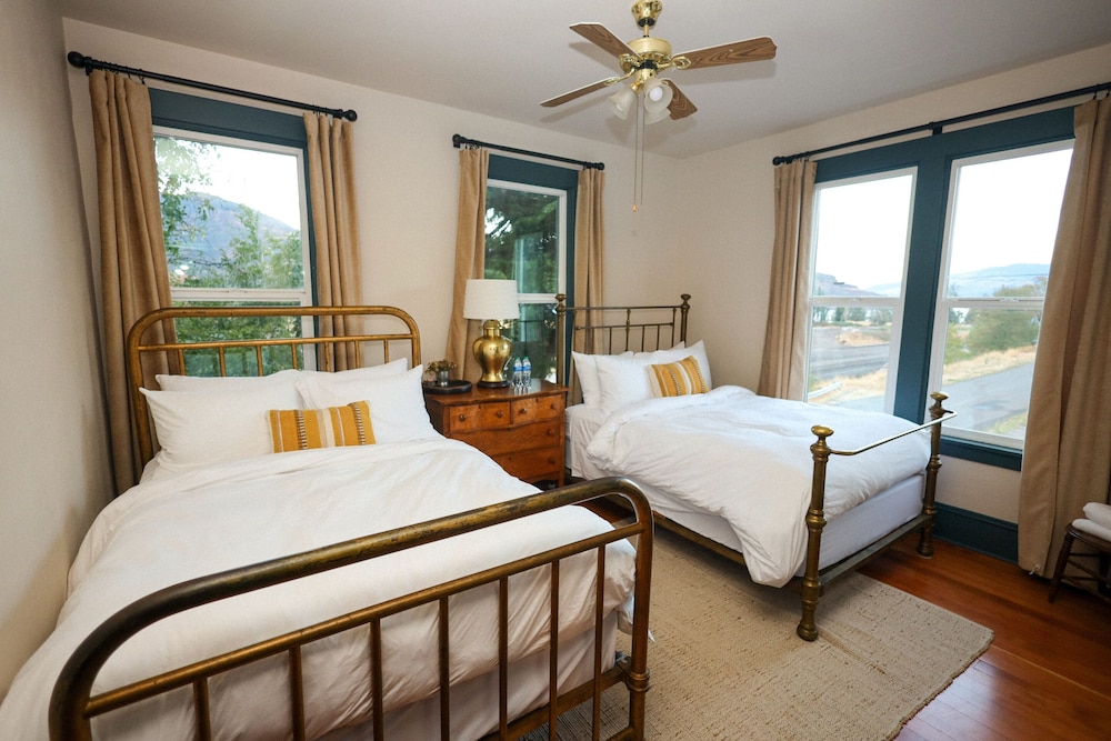 Quadruple Room, Shared Bathroom (Two Double Beds) photo 1