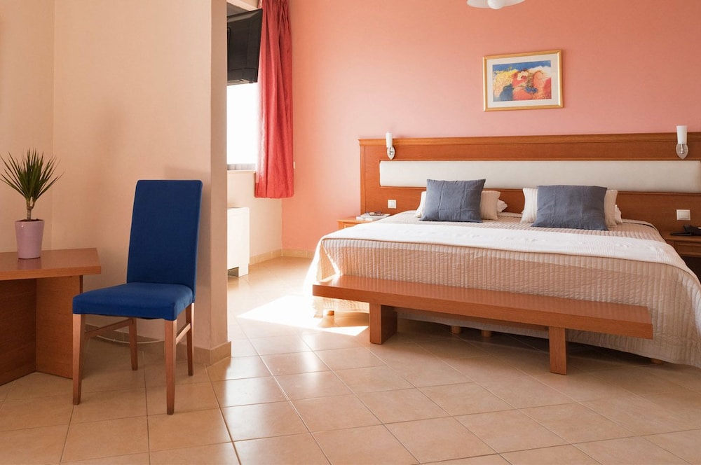 Suite - Photo 1