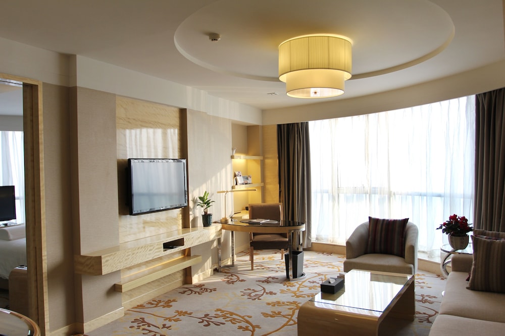 Deluxe Suite, 1 King Bed photo 2