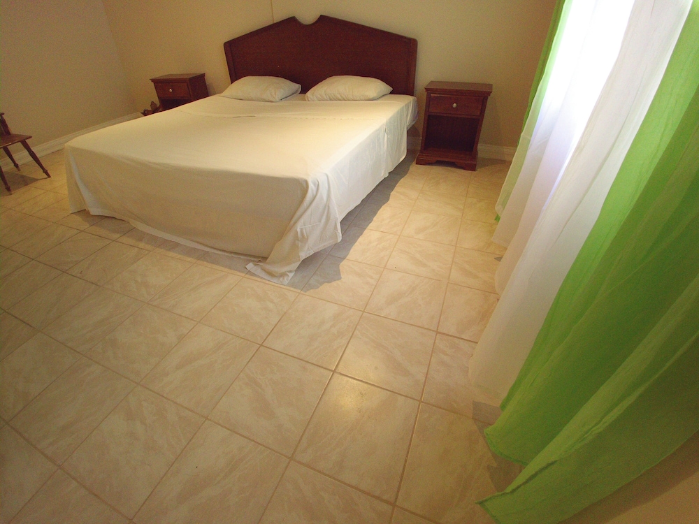 Comfort Double Room Single Use, 1 King Bed, Accessible, Non Smoking photo 3