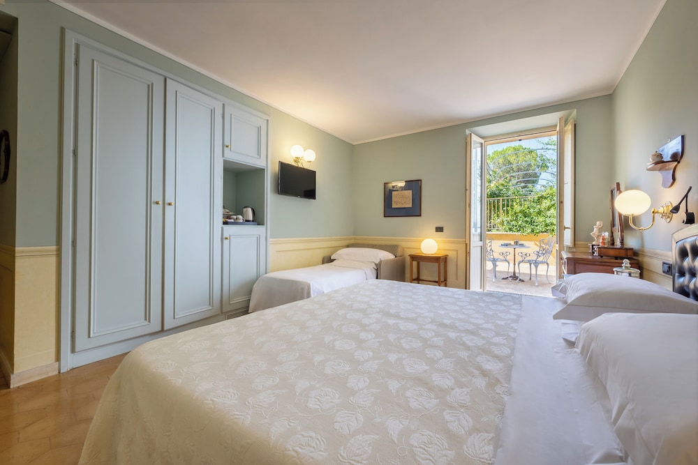 Superior Triple Room, Terrace - Photo 4