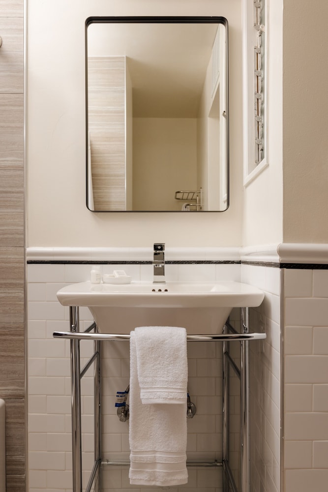 Deluxe Room, 2 Double Beds - Photo 12