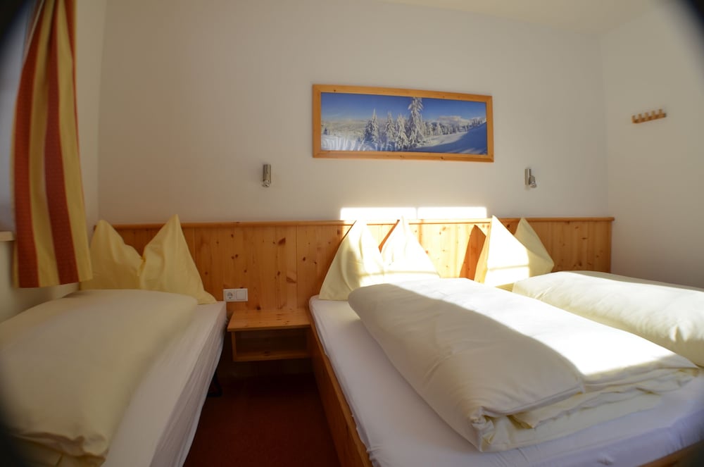 Double Room, Ensuite (mit Zustellbett) photo 1