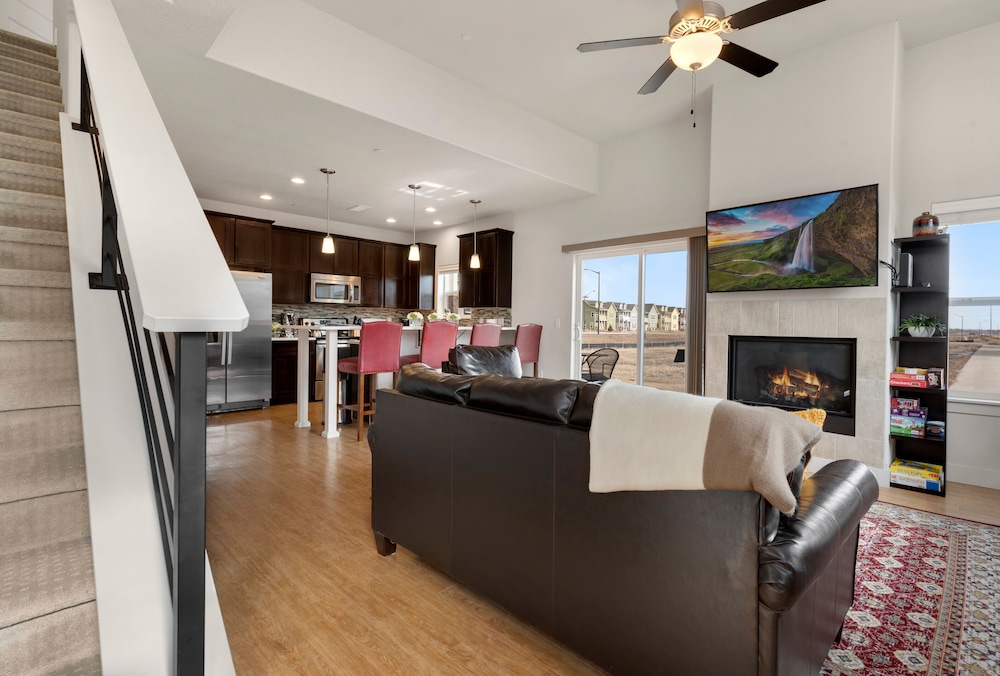 House, Multiple Beds, Patio, Garden View (238 Osiander St. Unit D) photo 2