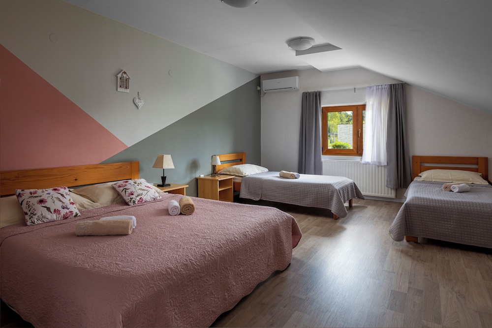 Economy Triple Room (Villa Domagoj) photo 3