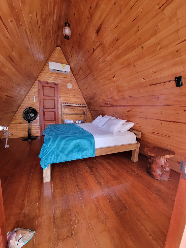 Luxury Cabin, 1 Bedroom, Air conditioning, Partial Ocean View photo 2