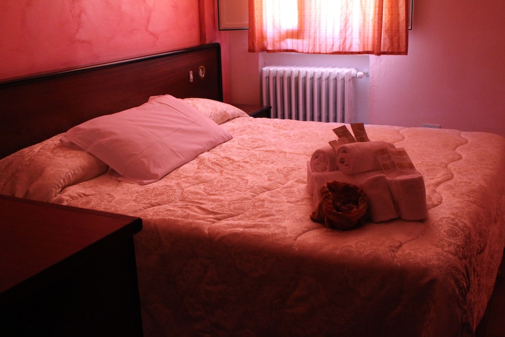 Double or Twin Room photo 3