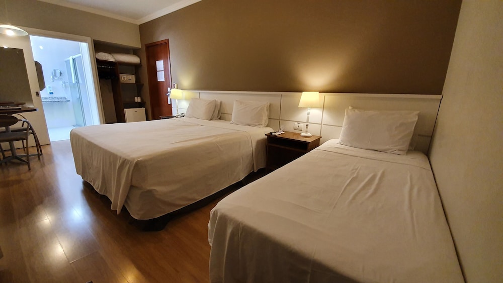 Executive Triple Room, Mobility Accessible, Air conditioning - Photo 2