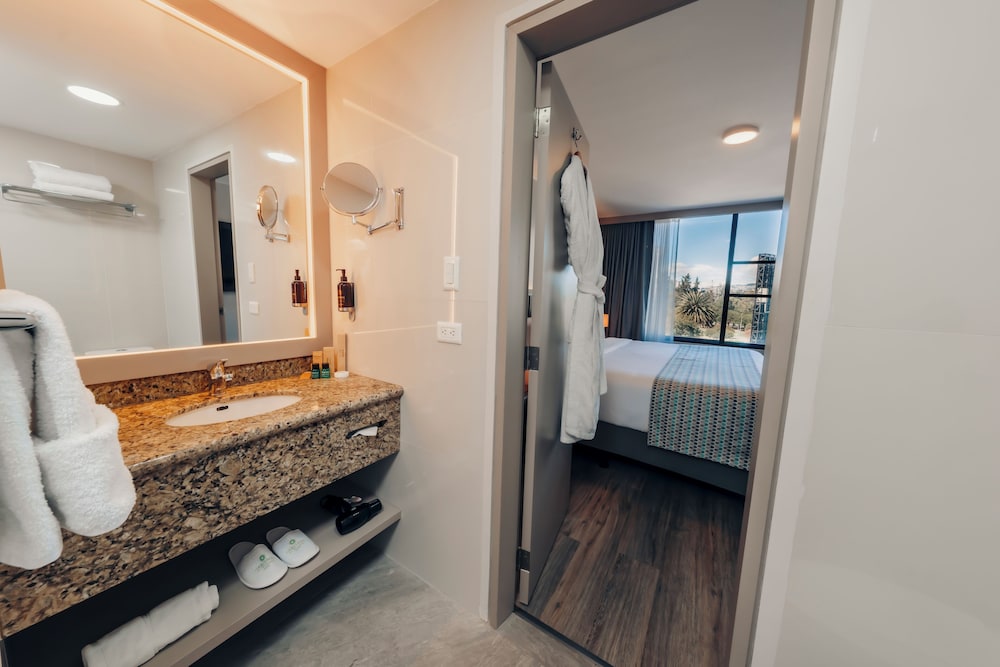 Business Room, Multiple Beds, Non Smoking - Photo 7