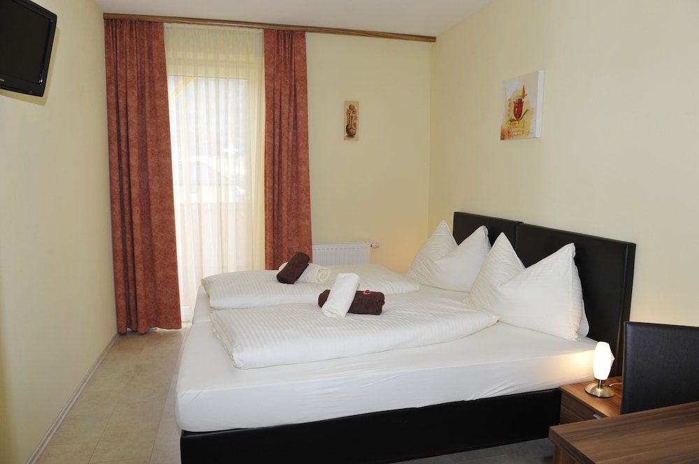 Standard Double Room photo 2