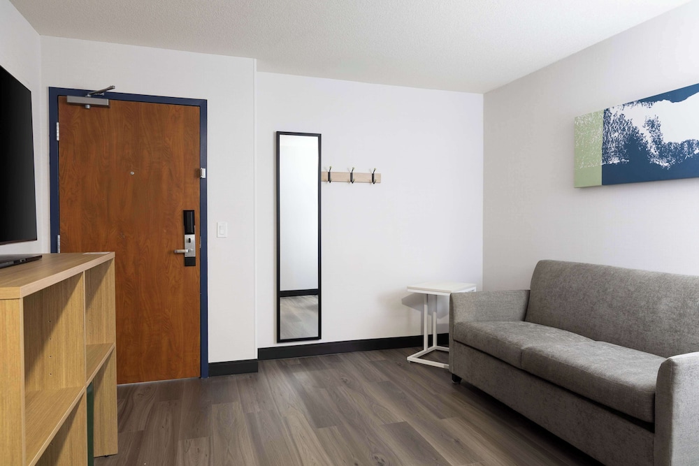 Suite, 2 Queen Beds - Photo 9