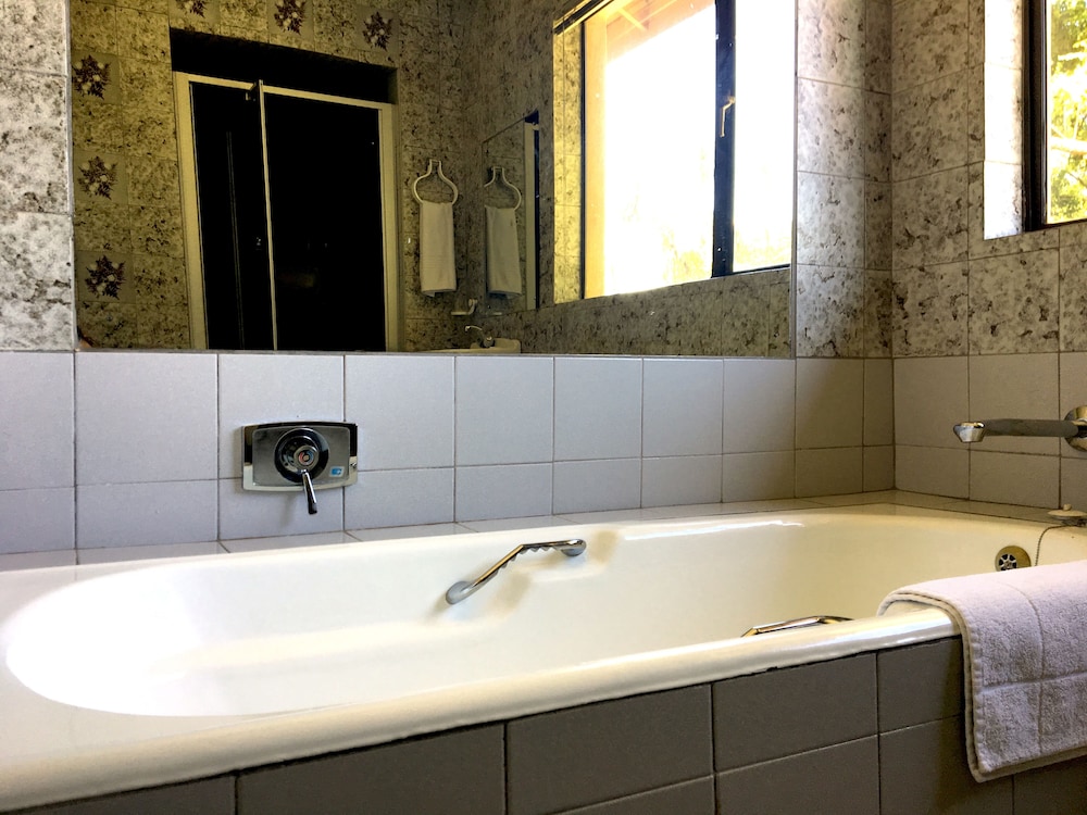 Room (D) photo 2