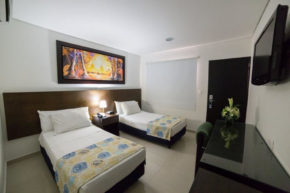 Standard Twin Room - Photo 2