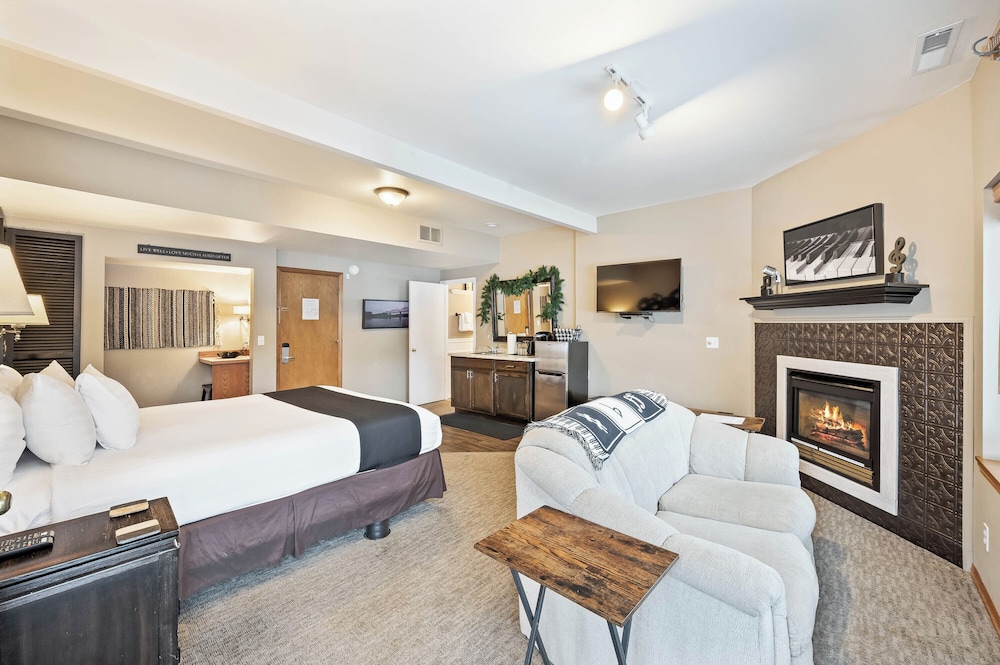 Tennessee, 1 King Bed, Patio, River View, Pet Friendly, Fireplace photo 2